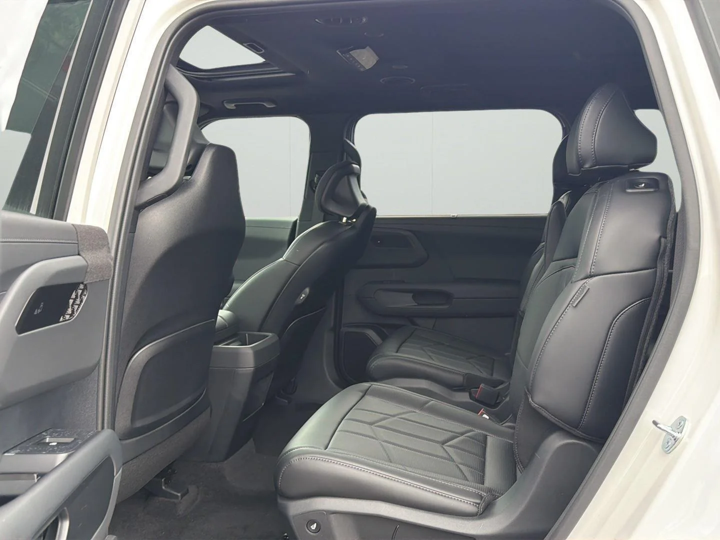New 2027 Glacial White Pearl Kia X-Pro SX image 9
