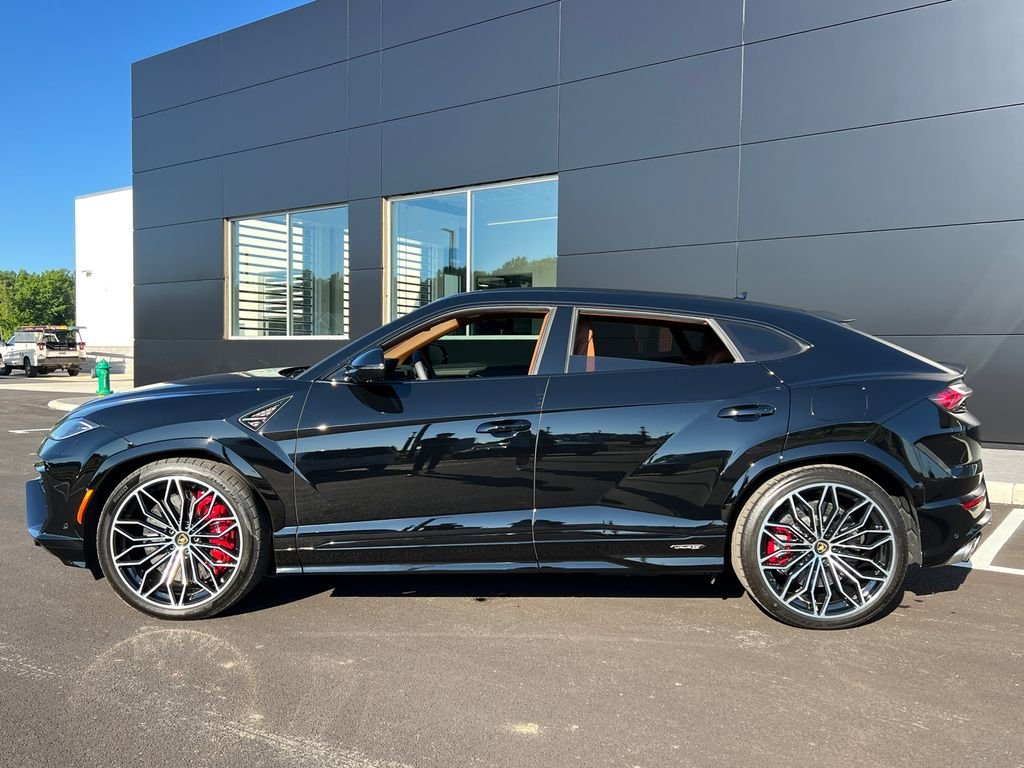 Used 2025 Black Lamborghini SE image 5