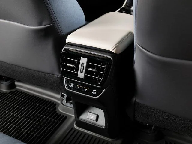 Used 2023  Lexus 450e Luxury image 22