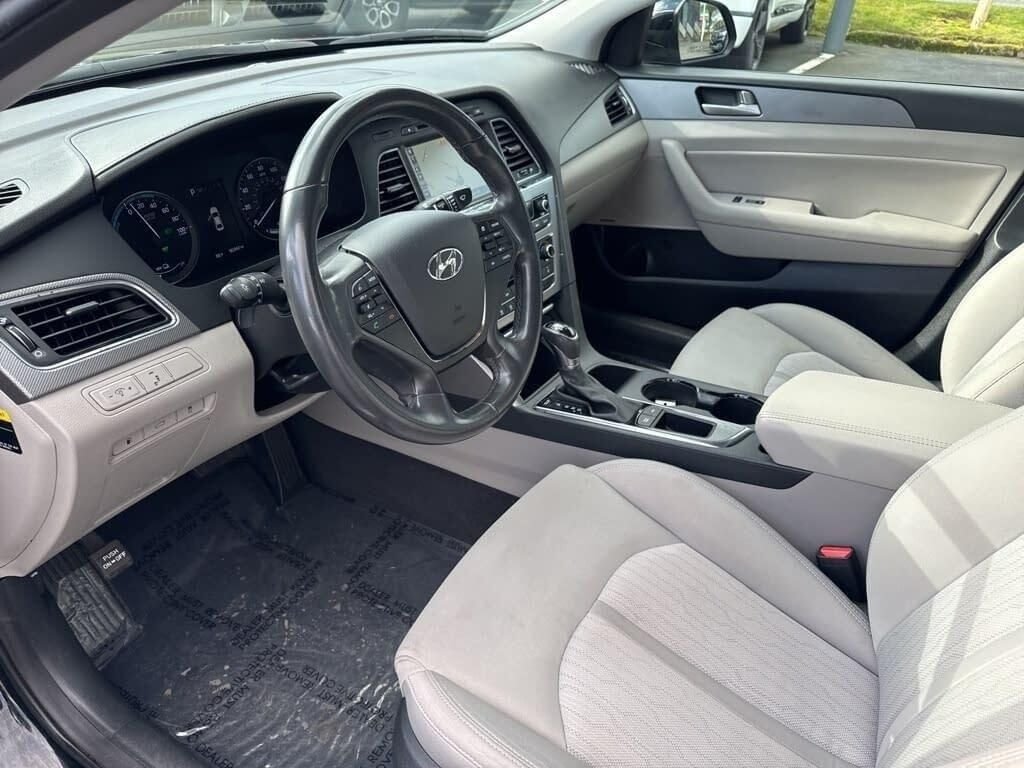 Used 2016 Black Hyundai Base image 18