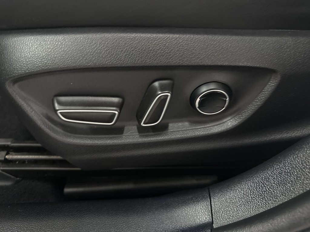 Used 2017 Pearl Toyota Four image 32