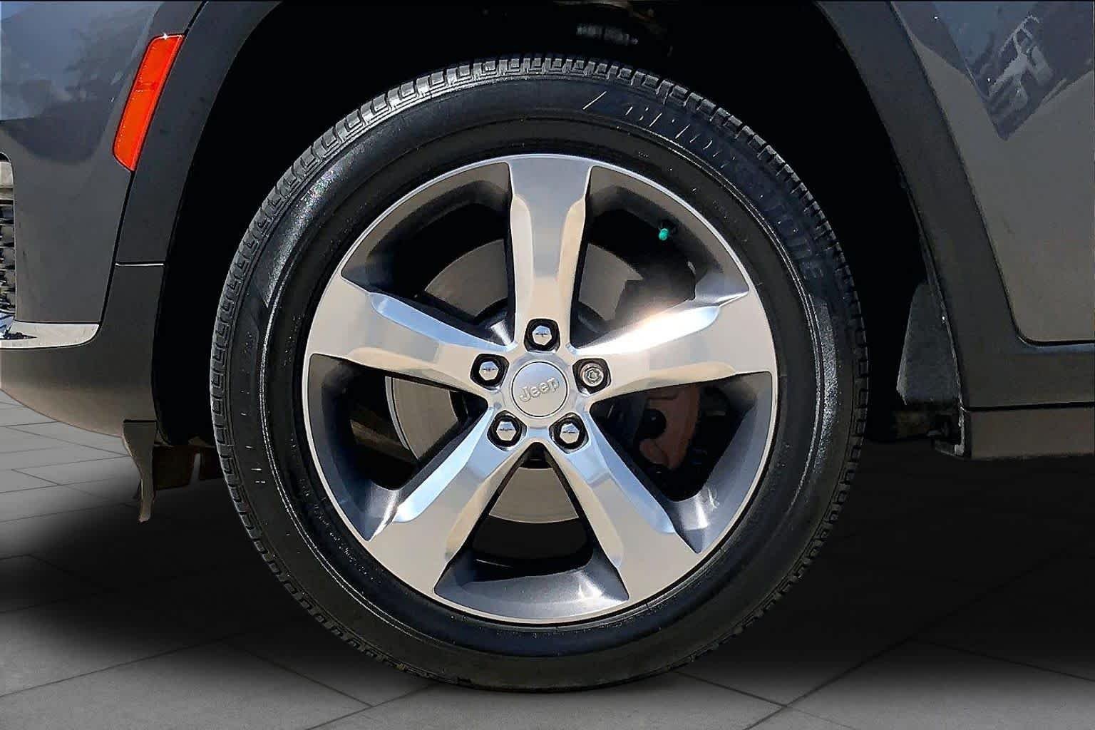 Used 2021 Baltic Gray Metallic Clearcoat Jeep Limited image 11