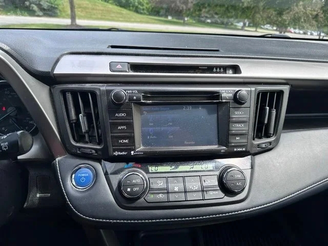 Used 2018 Gray Toyota XLE image 15