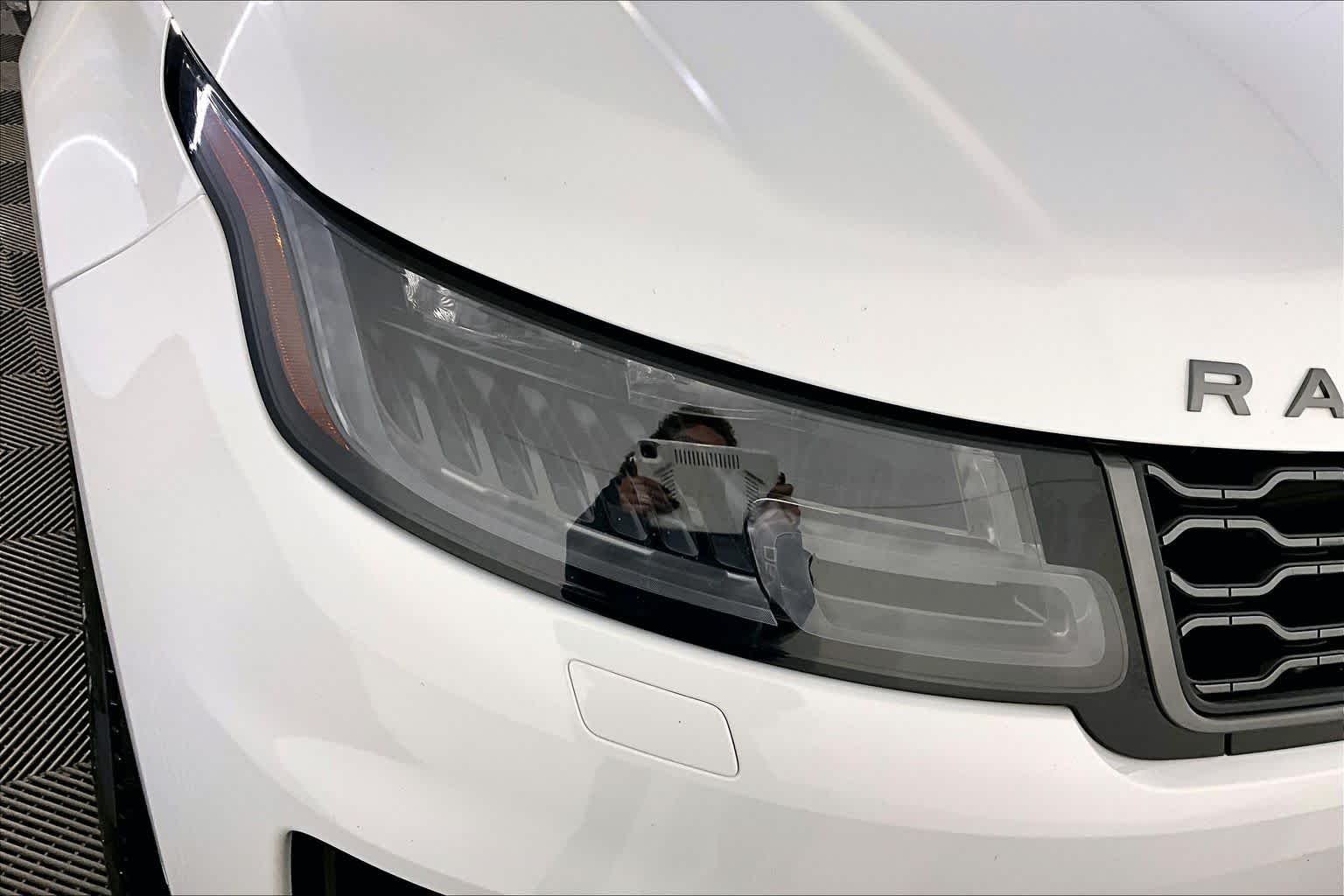 Used 2021 Fuji White Land Rover HSE Silver Edition image 27