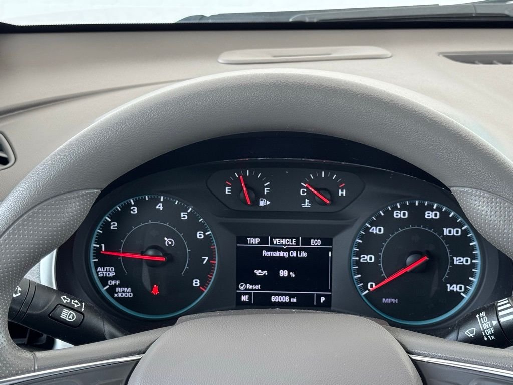 Used 2024 White Chevrolet LS image 28