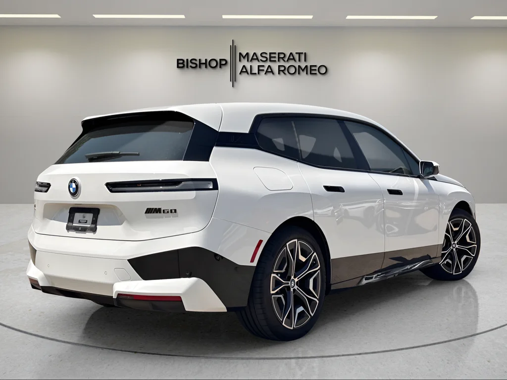 Used 2023 White BMW M60 image 5