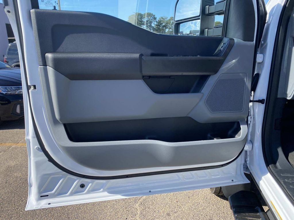New 2026 Oxford White Ford F-450® XL image 13