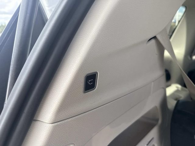 Used 2024 Silver Mist Clearcoat Chrysler Touring L image 7