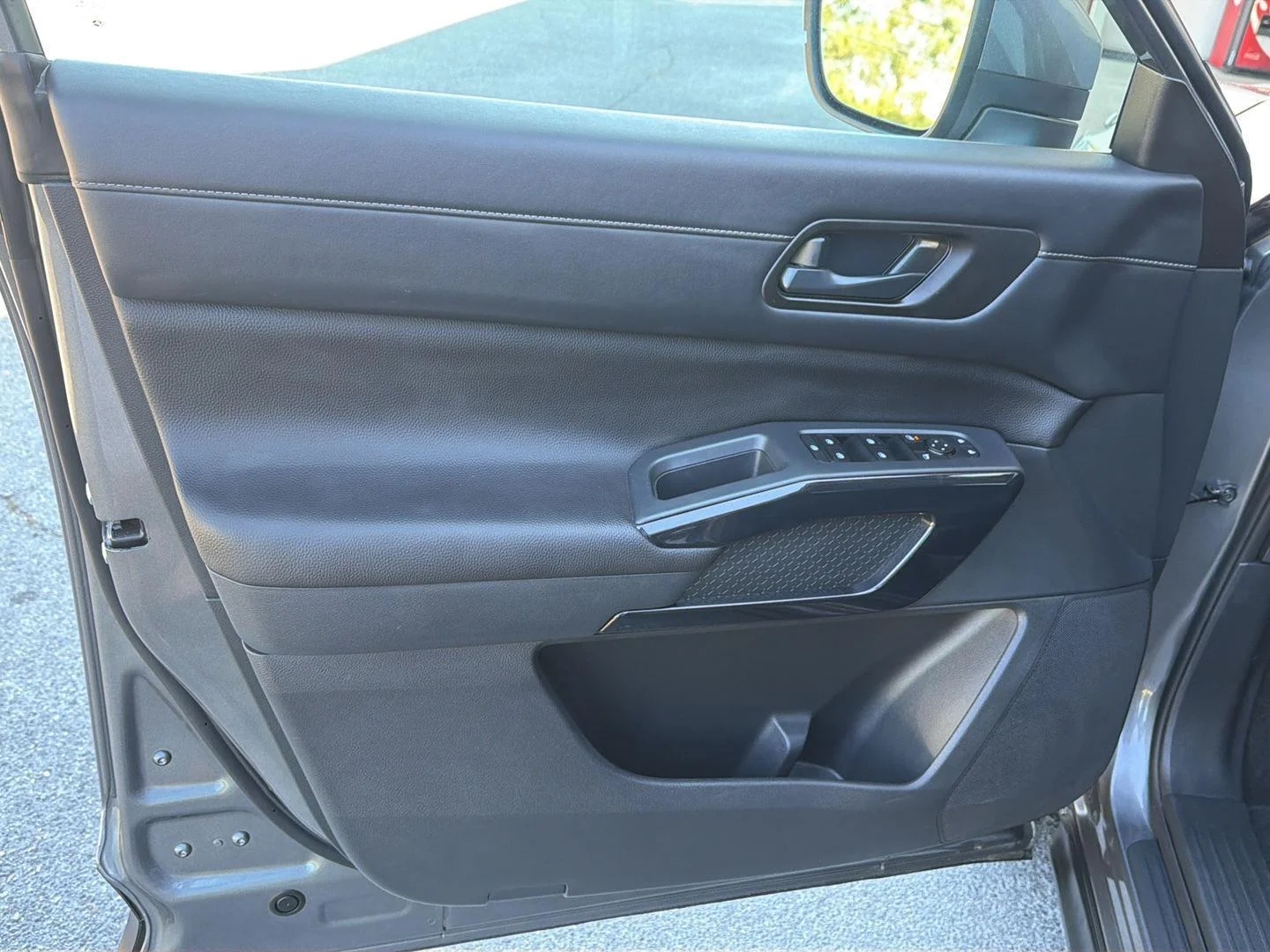 Used 2025 Gun Metallic Nissan SV image 17