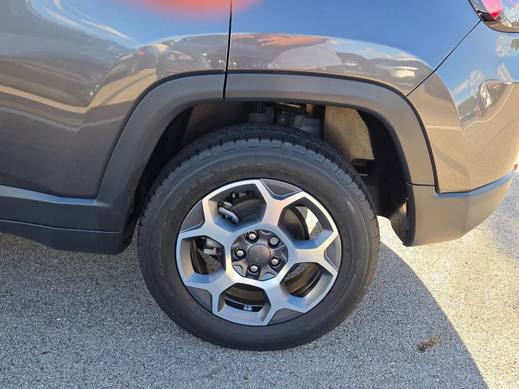 Used 2022 Gray Jeep Trailhawk image 17