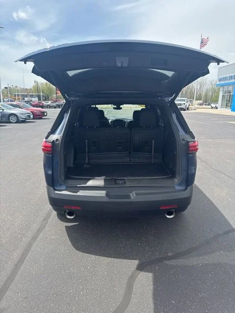 Used 2023 Northsky Blue Metallic Chevrolet LT Cloth image 11