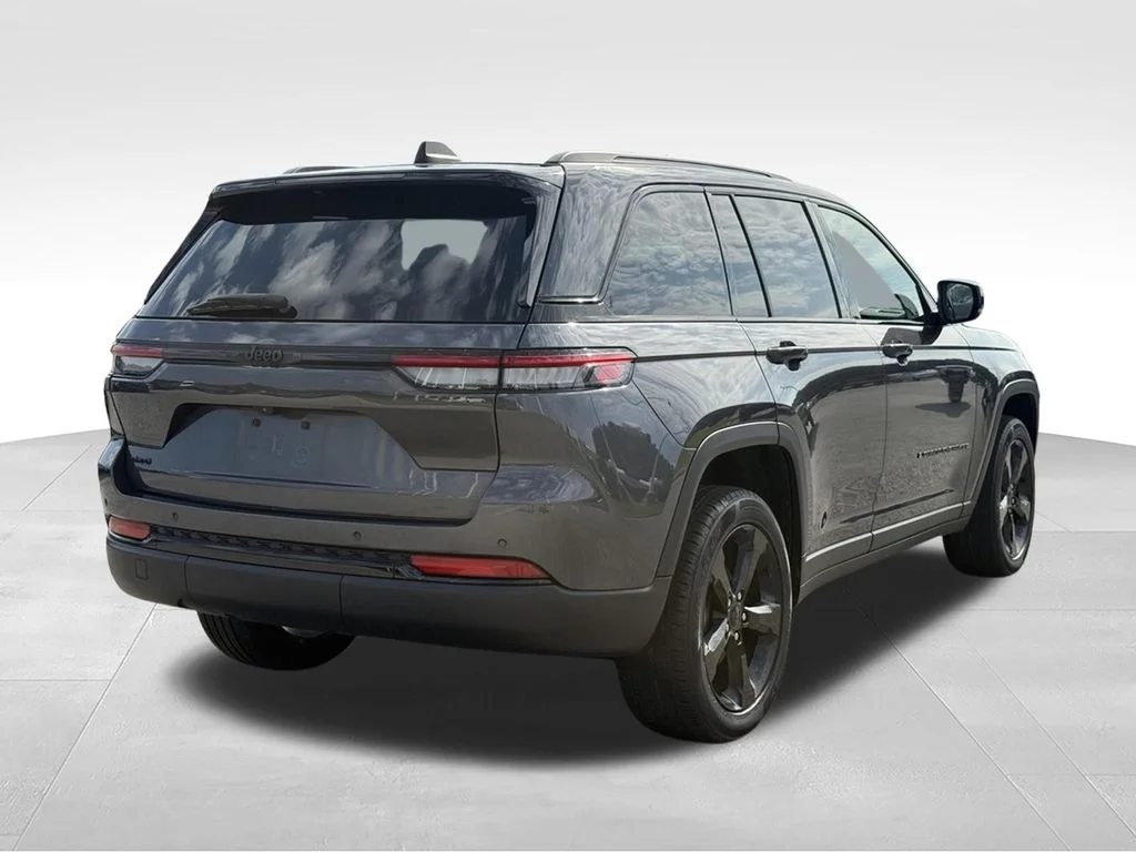 Used 2023 Gray Jeep Altitude X image 26