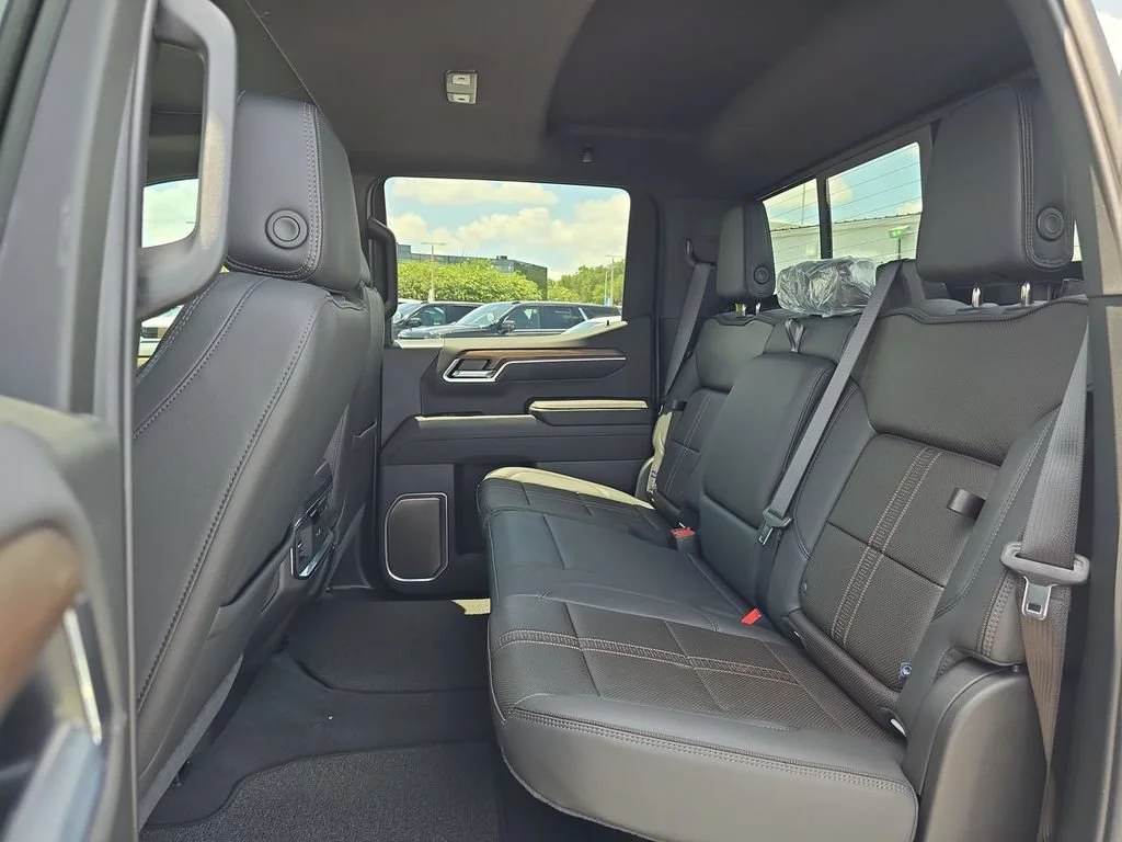 New 2026 Polar White Tricoat Chevrolet High Country image 31