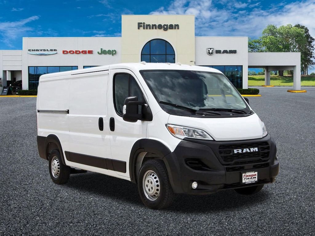 Used 2025 White Ram Base image 1
