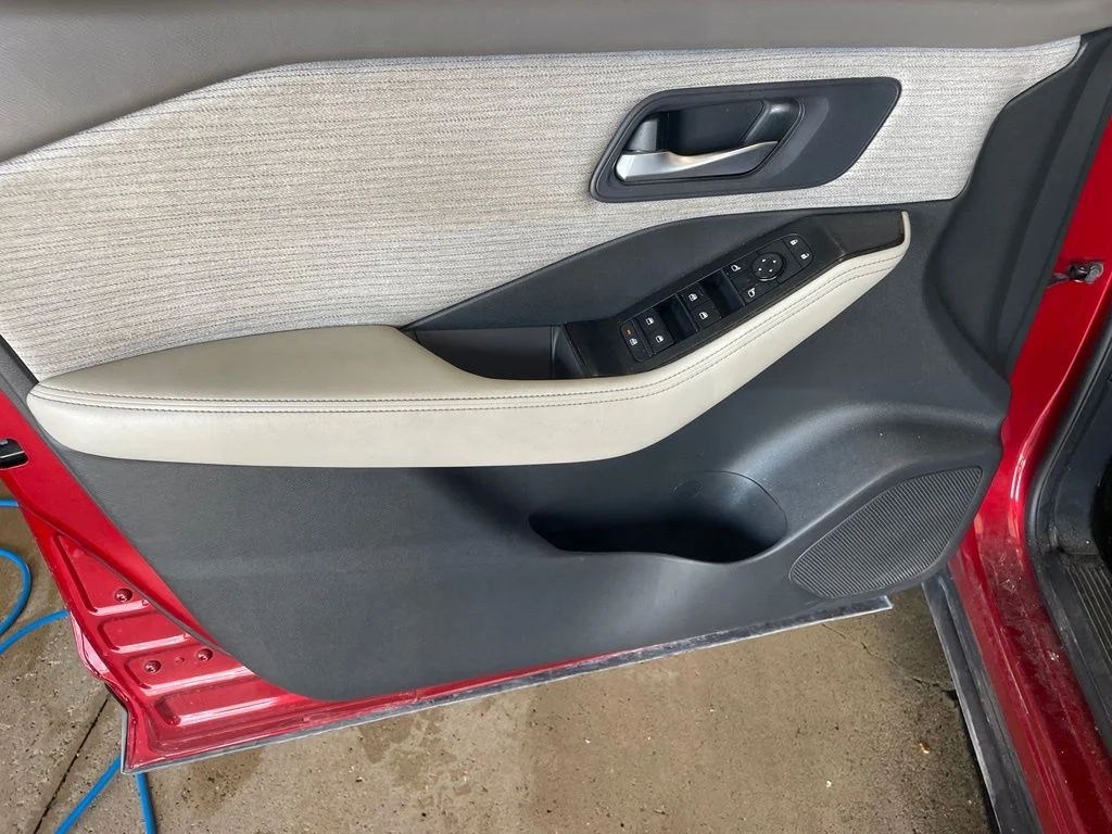 Used 2022 Red Nissan SV image 9