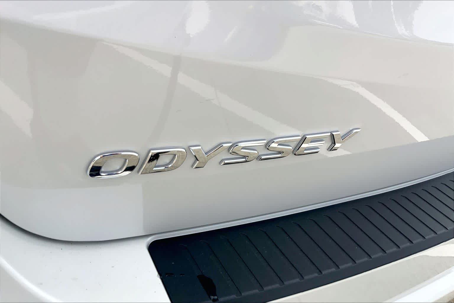 New 2026 Platinum White Pearl Honda EX-L image 15