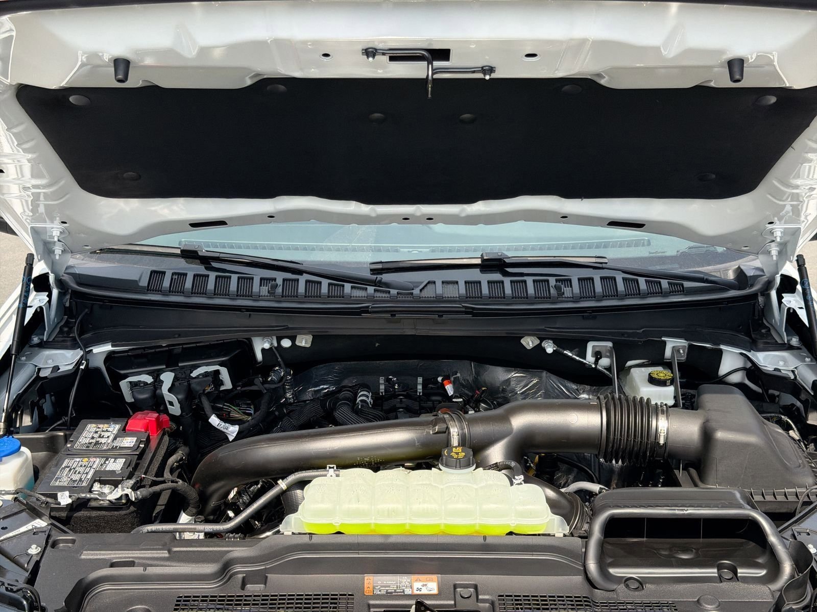 New 2026 Oxford White Ford Active image 15
