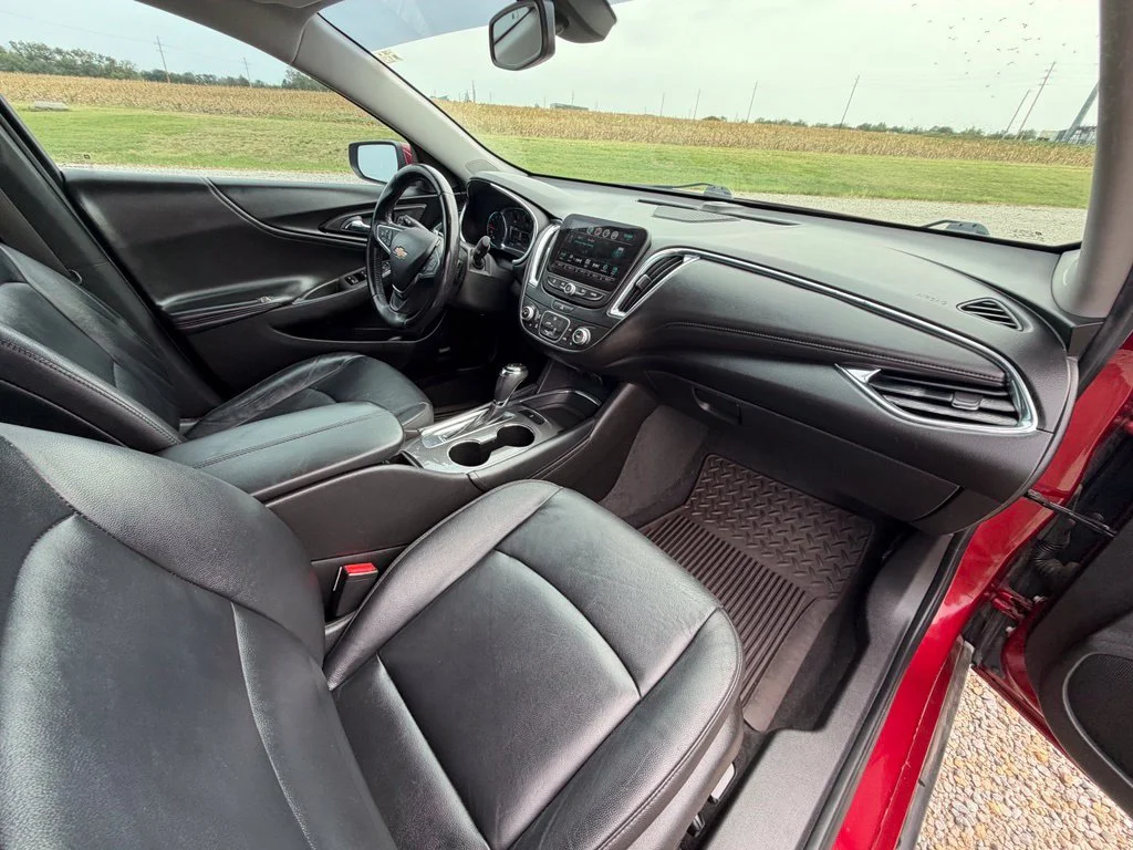 Used 2018 Red Chevrolet LT image 32