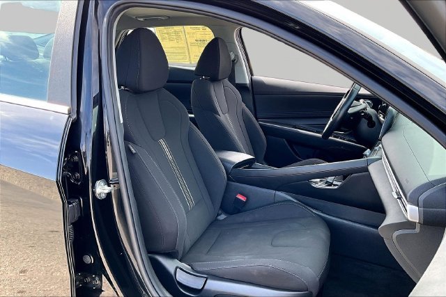Used 2024 Black Hyundai SEL image 7