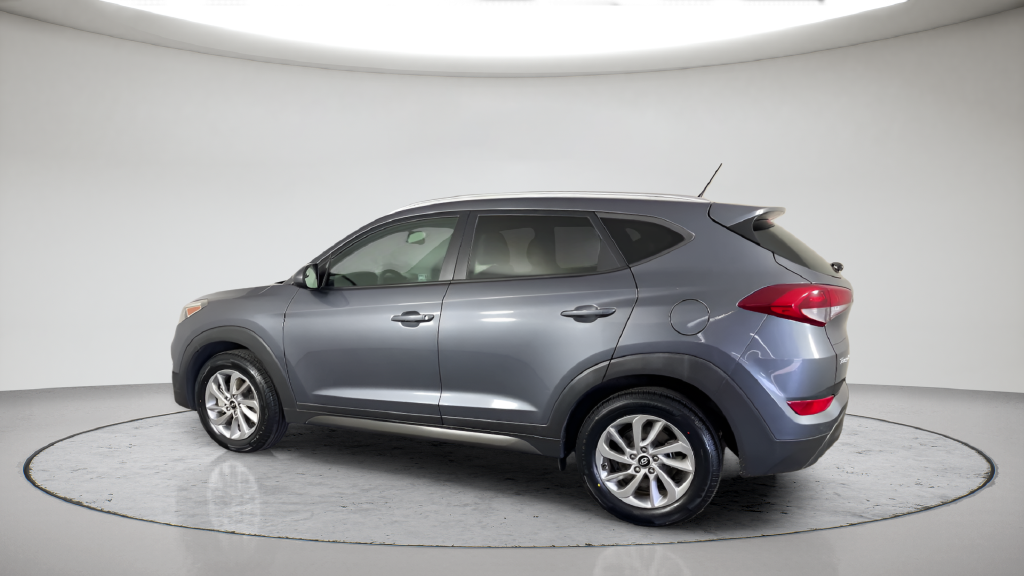 Used 2016 Grey Hyundai SE image 10