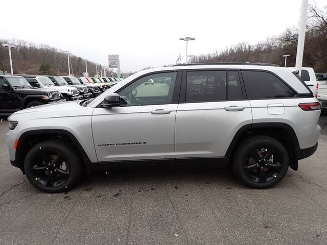New 2025 Silver Zynith Exterior Paint Jeep Limited image 2