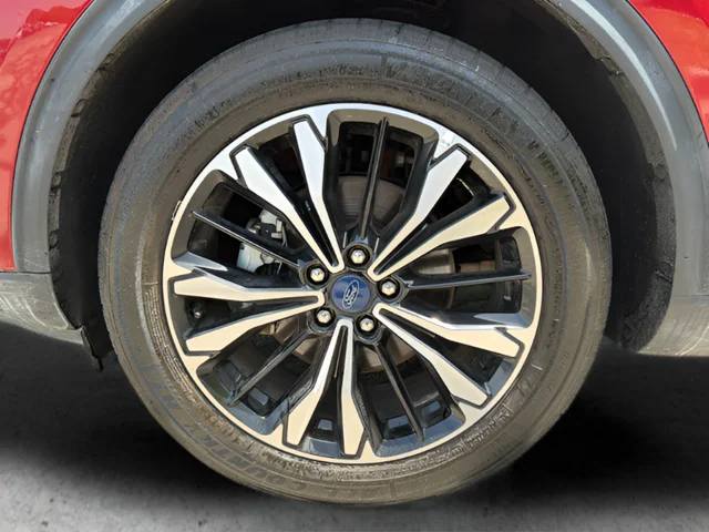 Used 2022 Red Ford SEL image 24