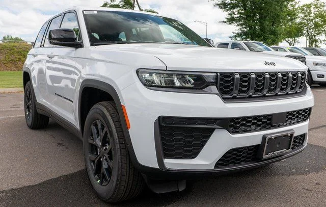 New 2026 White Jeep Altitude image 4