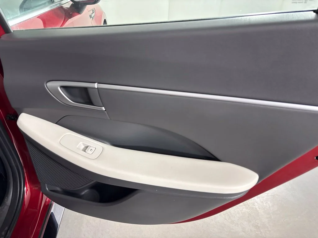 Used 2025 Red Hyundai SEL image 19