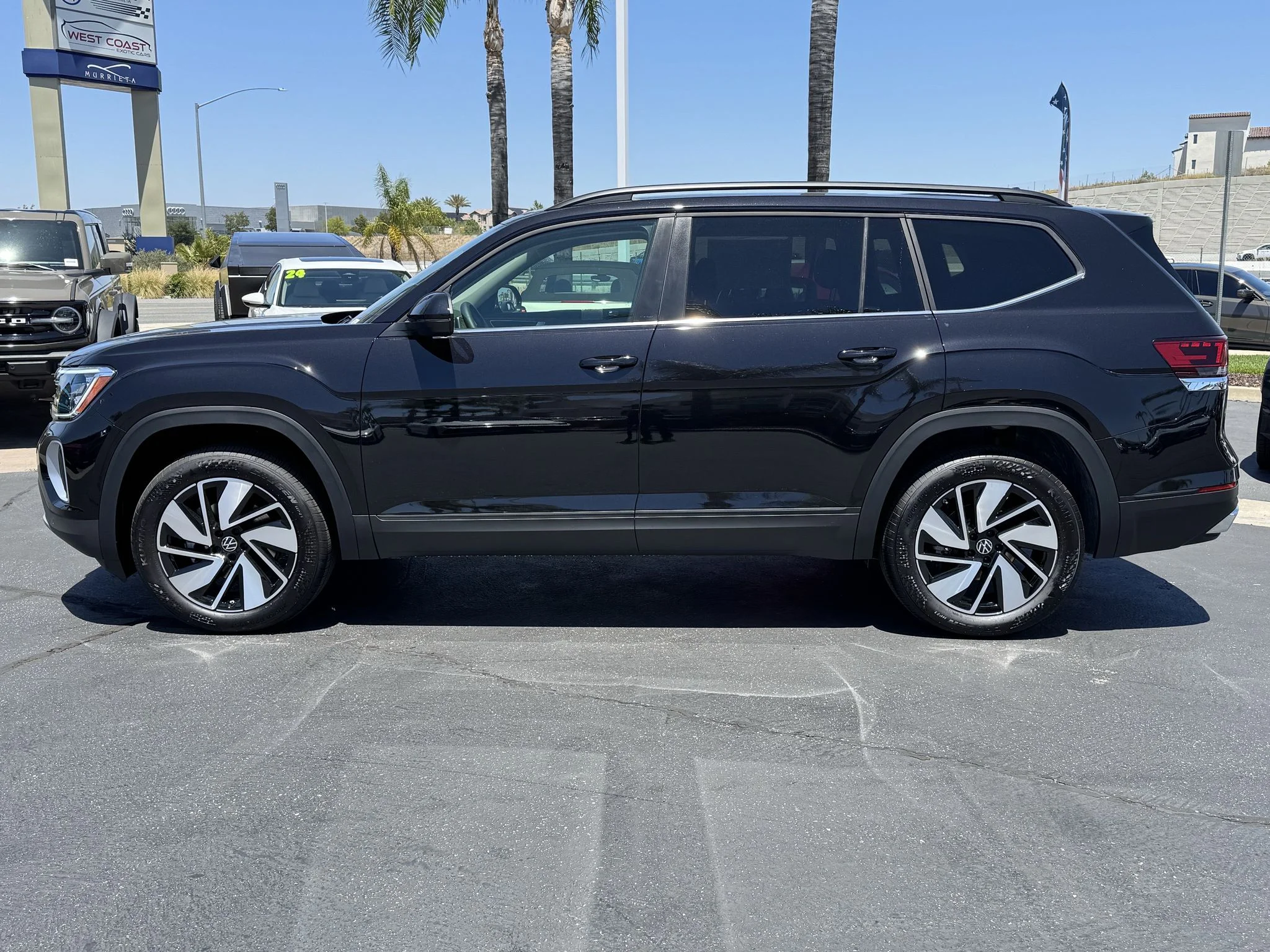 New 2026 Deep Black Pearl Volkswagen 2.0T SE w/Technology image 4