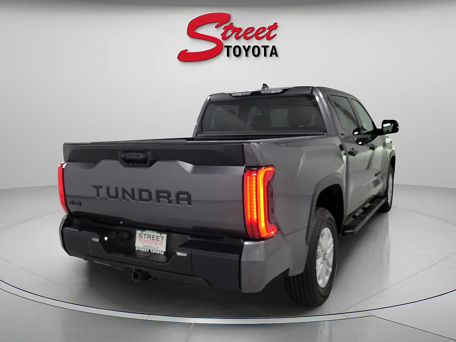 Used 2024 METALLIC GRAY Toyota SR5 image 4