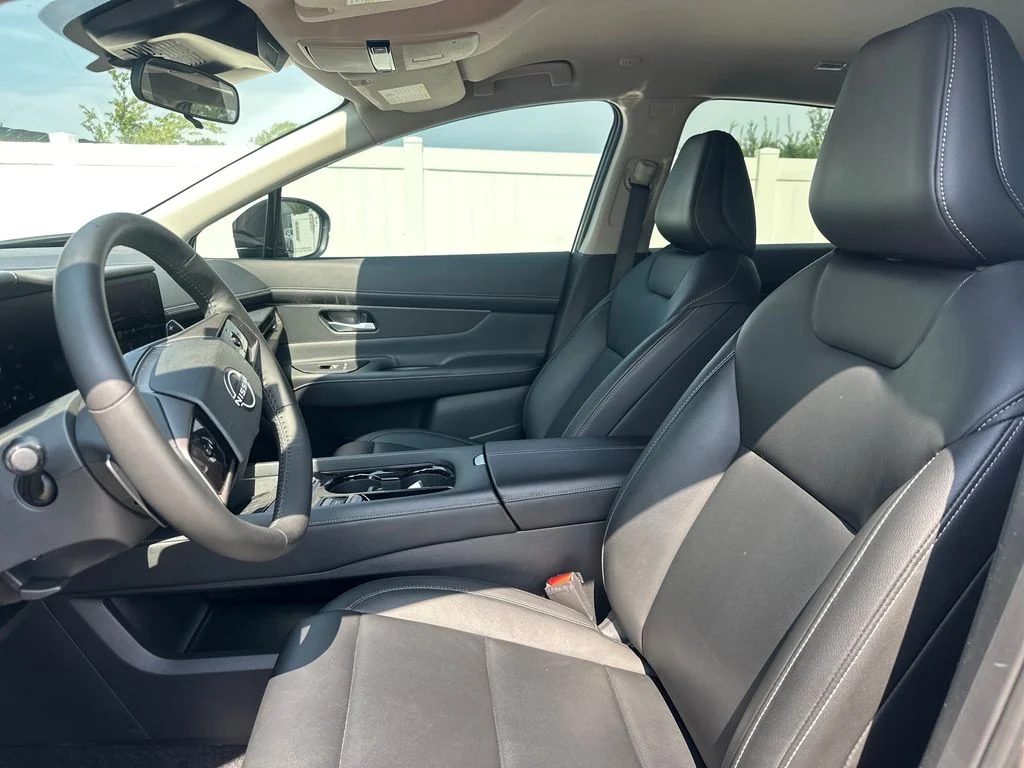 Used 2025 Gray Nissan SV image 40