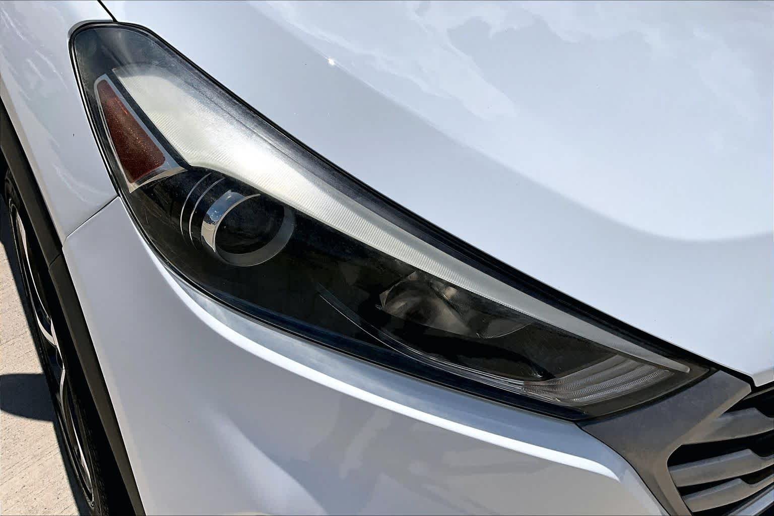 Used 2017 Dazzling White Hyundai Sport image 27