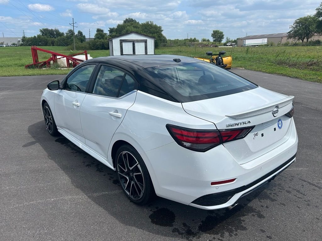 Used 2025 Aspen White Nissan SR image 3