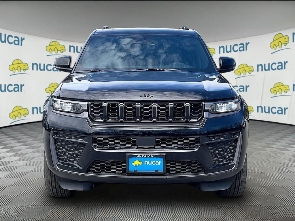 New 2026 Diamond Black Crystal Pearl-Coat Exterior Paint Jeep Altitude image 3