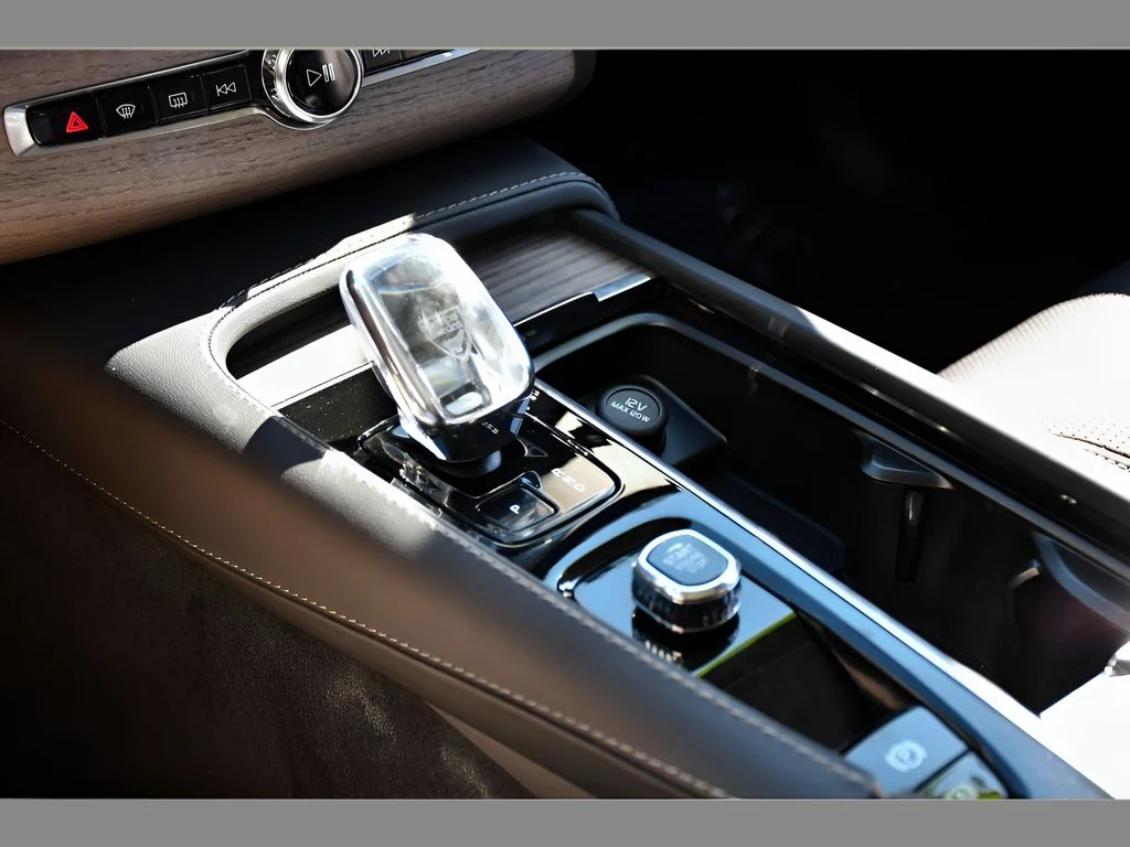 Used 2023 Onyx Black Metallic Volvo Ultimate image 37