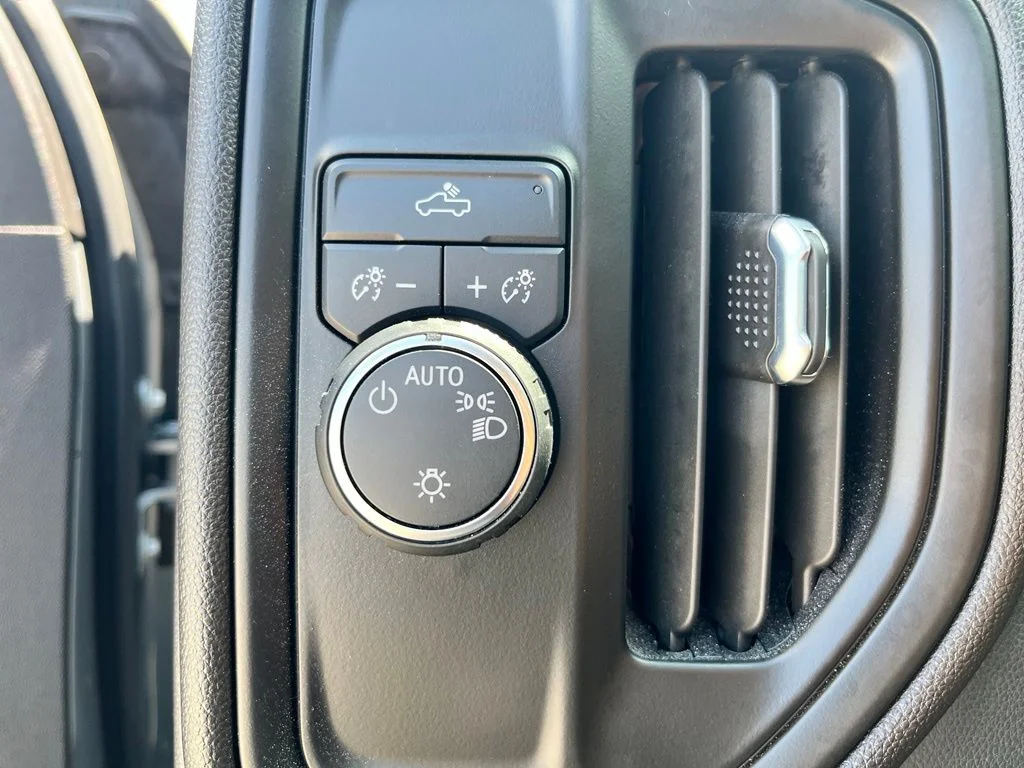 Used 2025 Gray Chevrolet Custom image 15