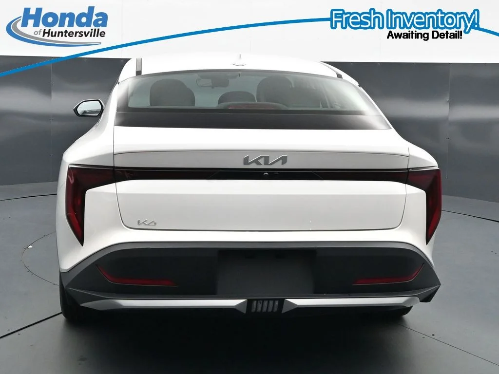 2025 Kia K4 LXS - Photo 8