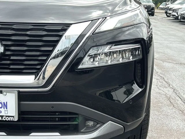Used 2022 Black Nissan SL image 15