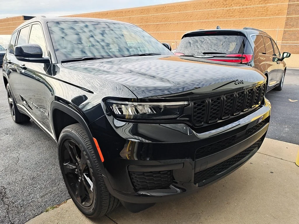 Used 2025 Black Jeep Altitude X image 9