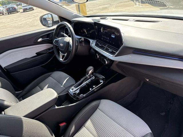 Used 2025 Summit White Chevrolet LT image 30