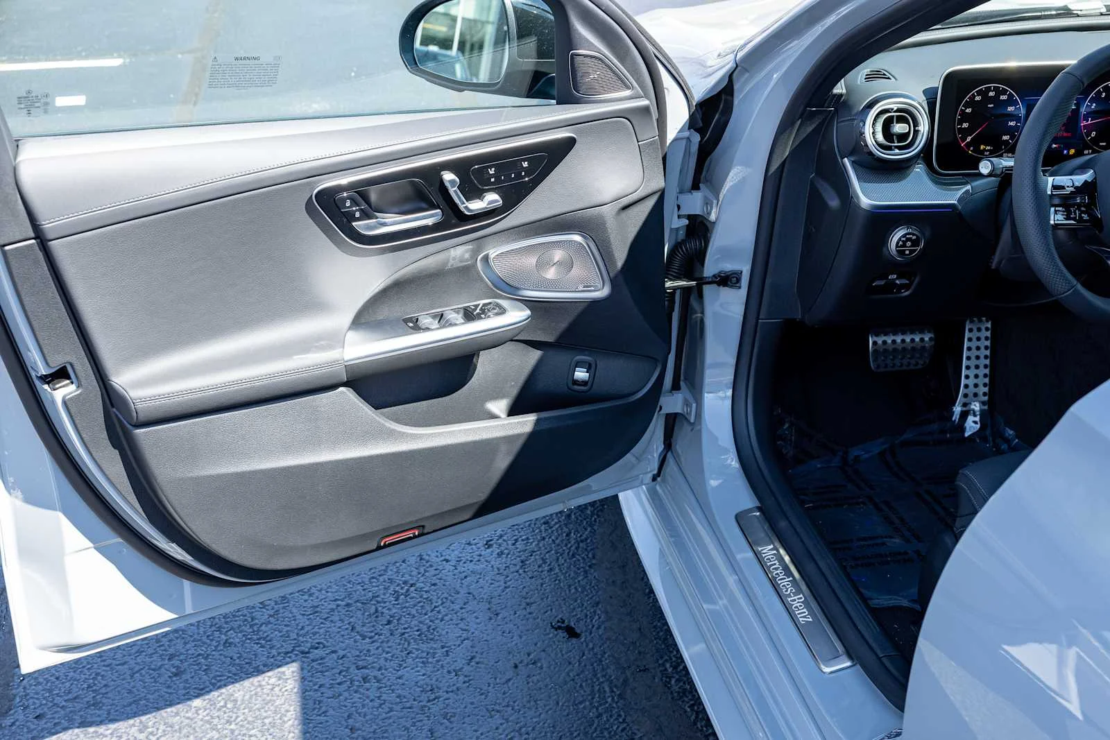 New 2026 MANUFAKTUR Alpine Grey Mercedes-Benz C 300 image 9
