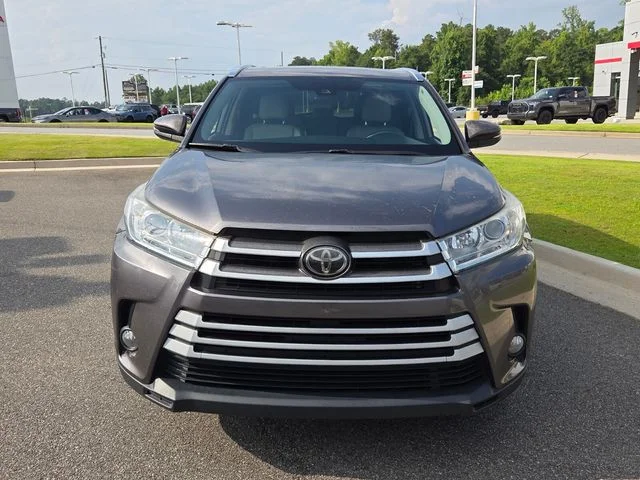 Used 2019 Gray Toyota XLE image 2