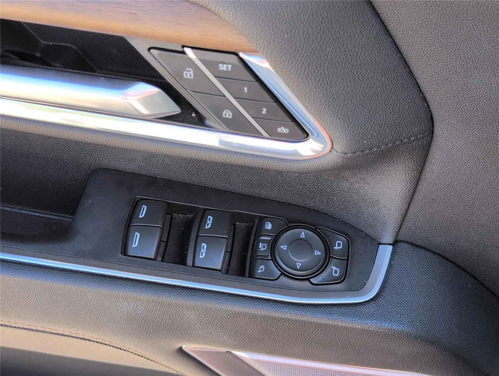 Used 2024 Summit White Chevrolet High Country image 17