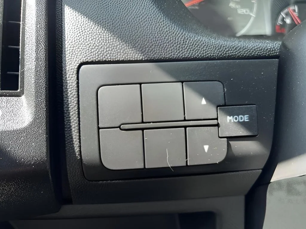 Used 2014 White Ram Base image 15