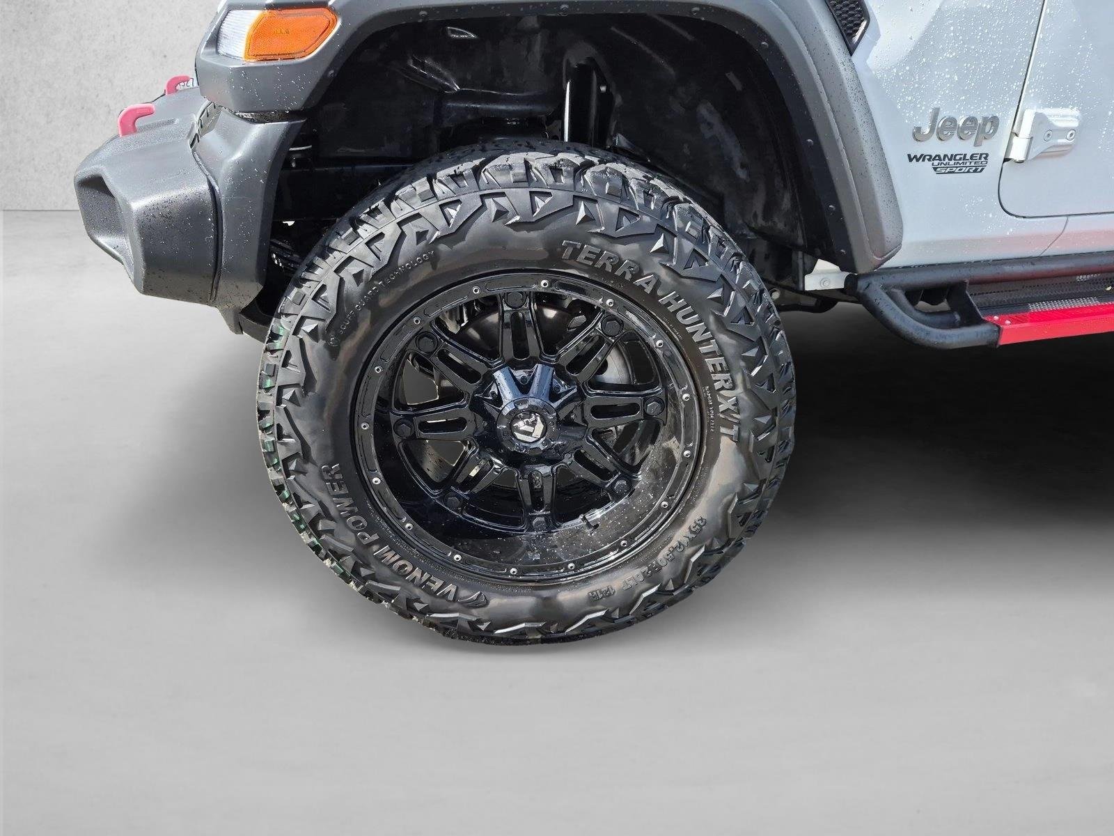 Used 2018 Bright White Clearcoat Jeep Sport S image 13