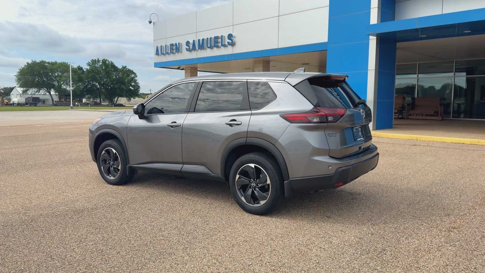2024 Nissan Rogue SV - Photo 6