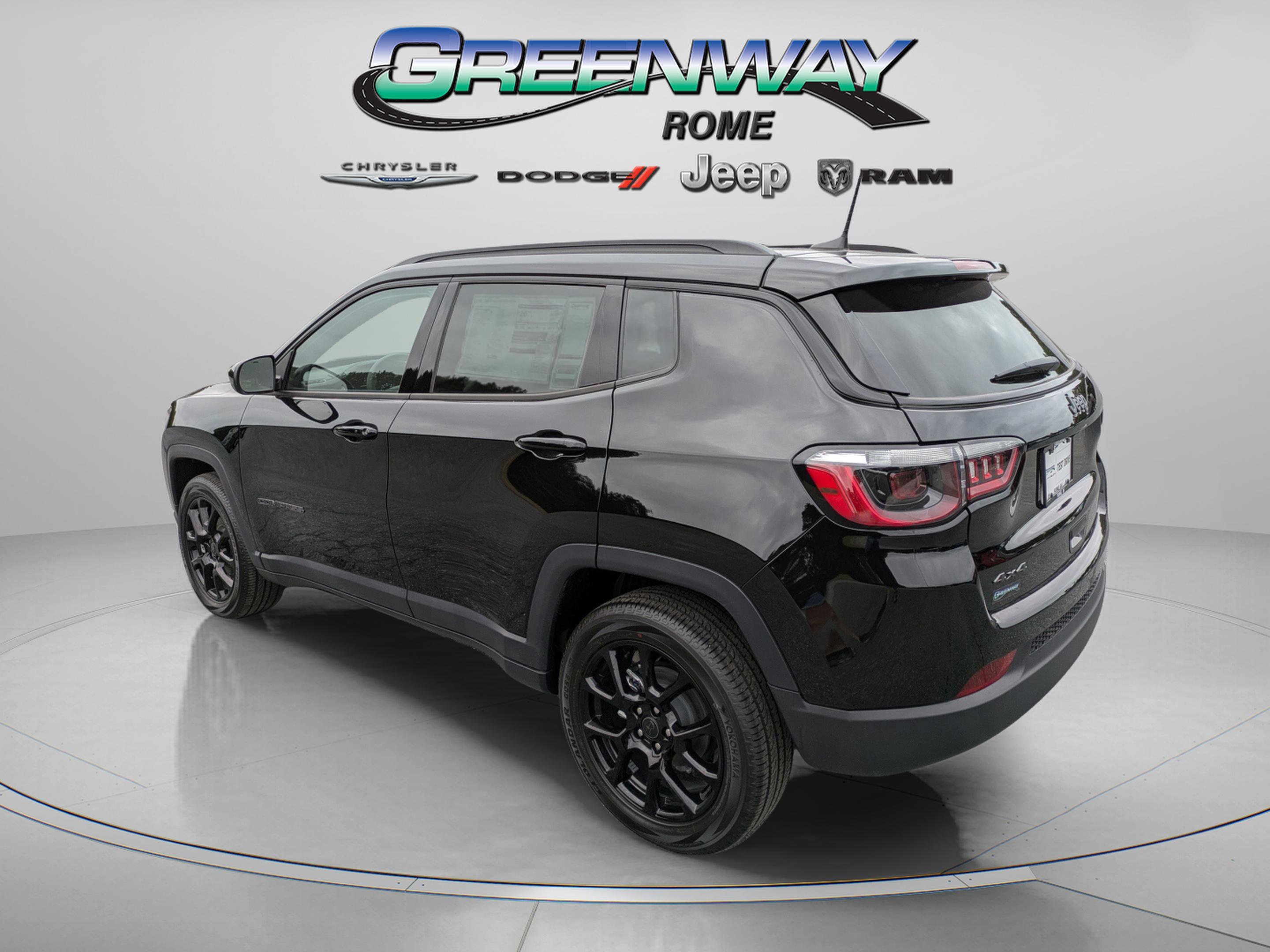New 2026 Diamond Black Crystal Pearlcoat Jeep Latitude image 7