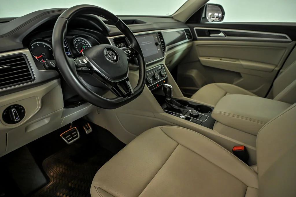 Used 2019 White Volkswagen 3.6L V6 SE image 11