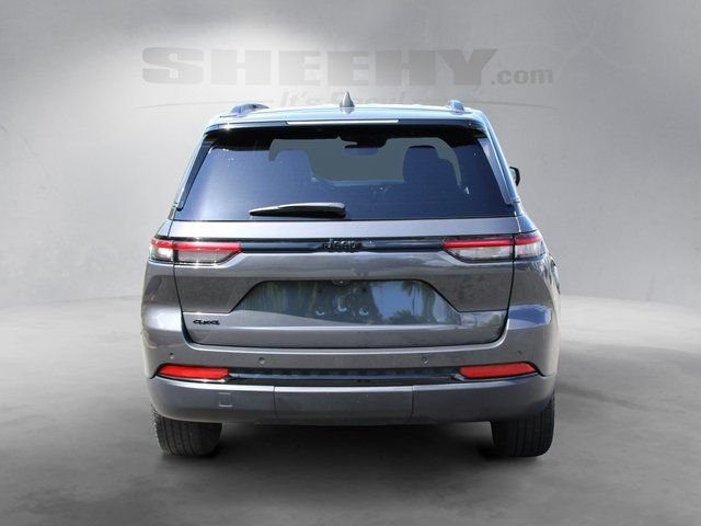Used 2024 Gray Jeep Altitude image 13