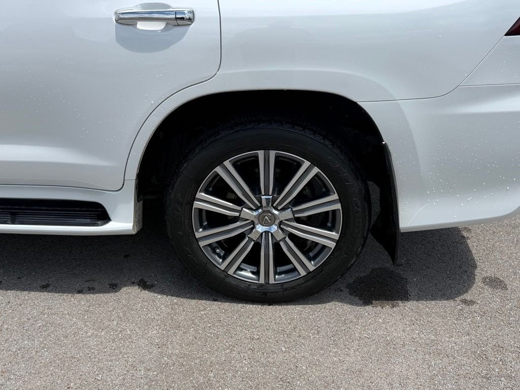 Used 2017  Lexus 570 image 25